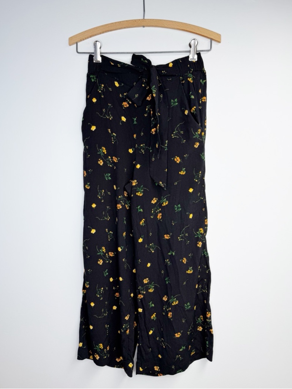 Aritzia Wilfred Black Floral Wide-Leg Tie-Waist Cropped Pants Size Small